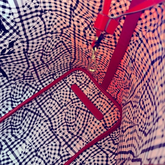 MCM Visetos Red Large Liz Reversible Logo Shopper Tote - Picture 14 of 16